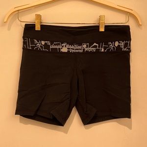 Lululemon size 6 women’s reversible bike shorts